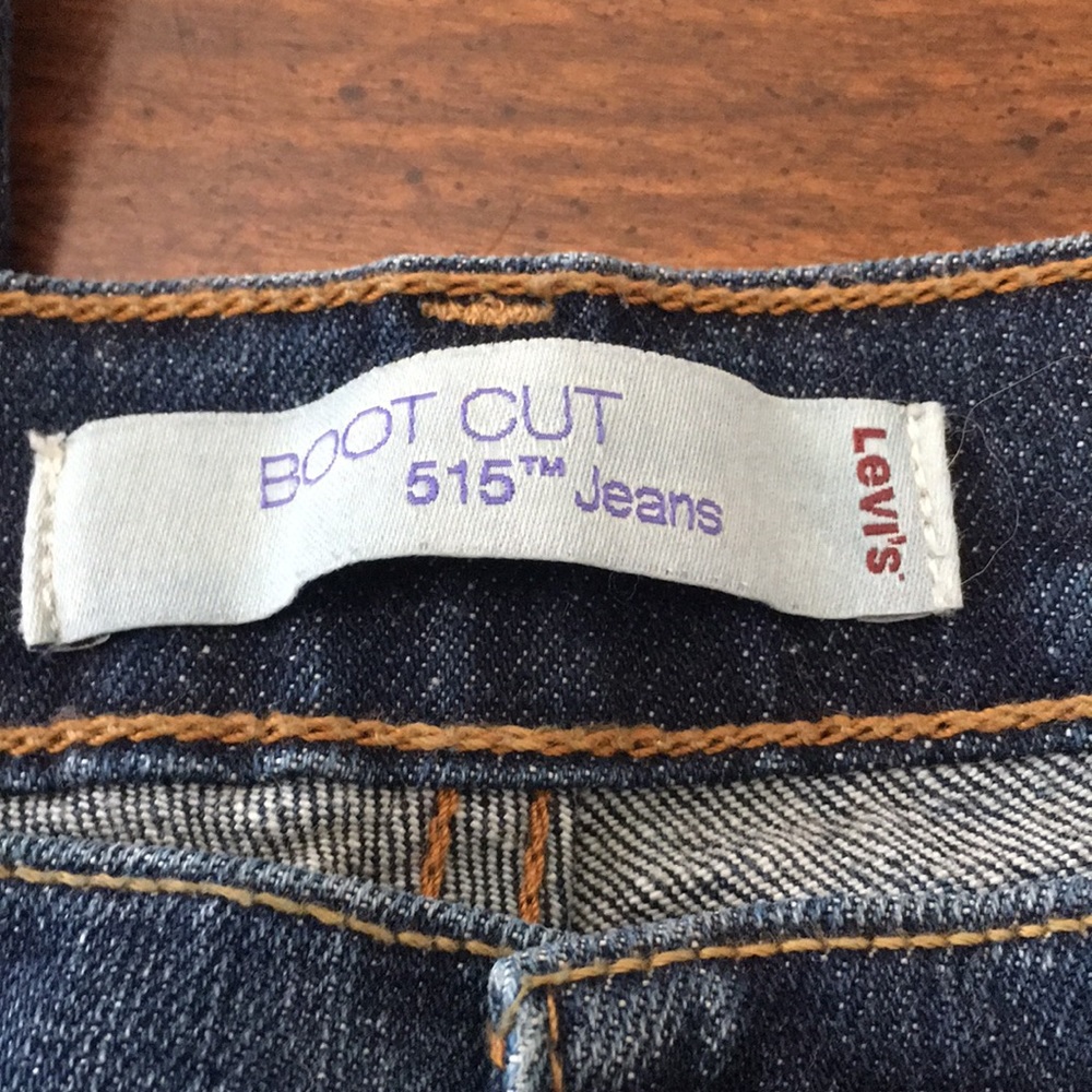 Ladies Levi’s - Picture 2 of 5